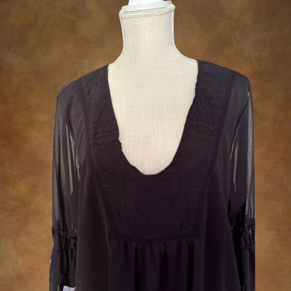 89th & Madison Black Lace Crochet Tunic Boho Bell Sleeve Blouse 2X - Picture 2 of 10